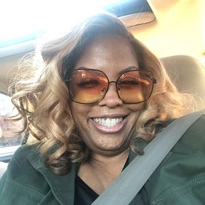 Meet your Posher, Dena